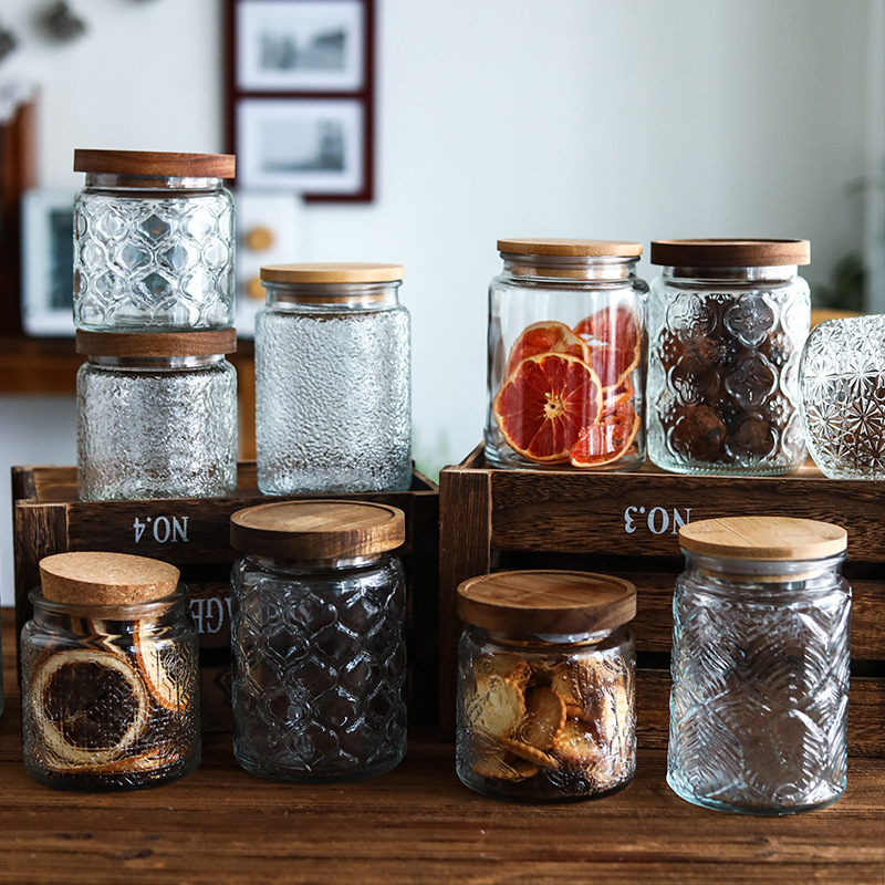 Food Storage Jars With Wooden Lids - Bocaux en verre vintage gravés en